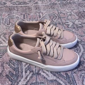 Light pink Sperry Plushstep